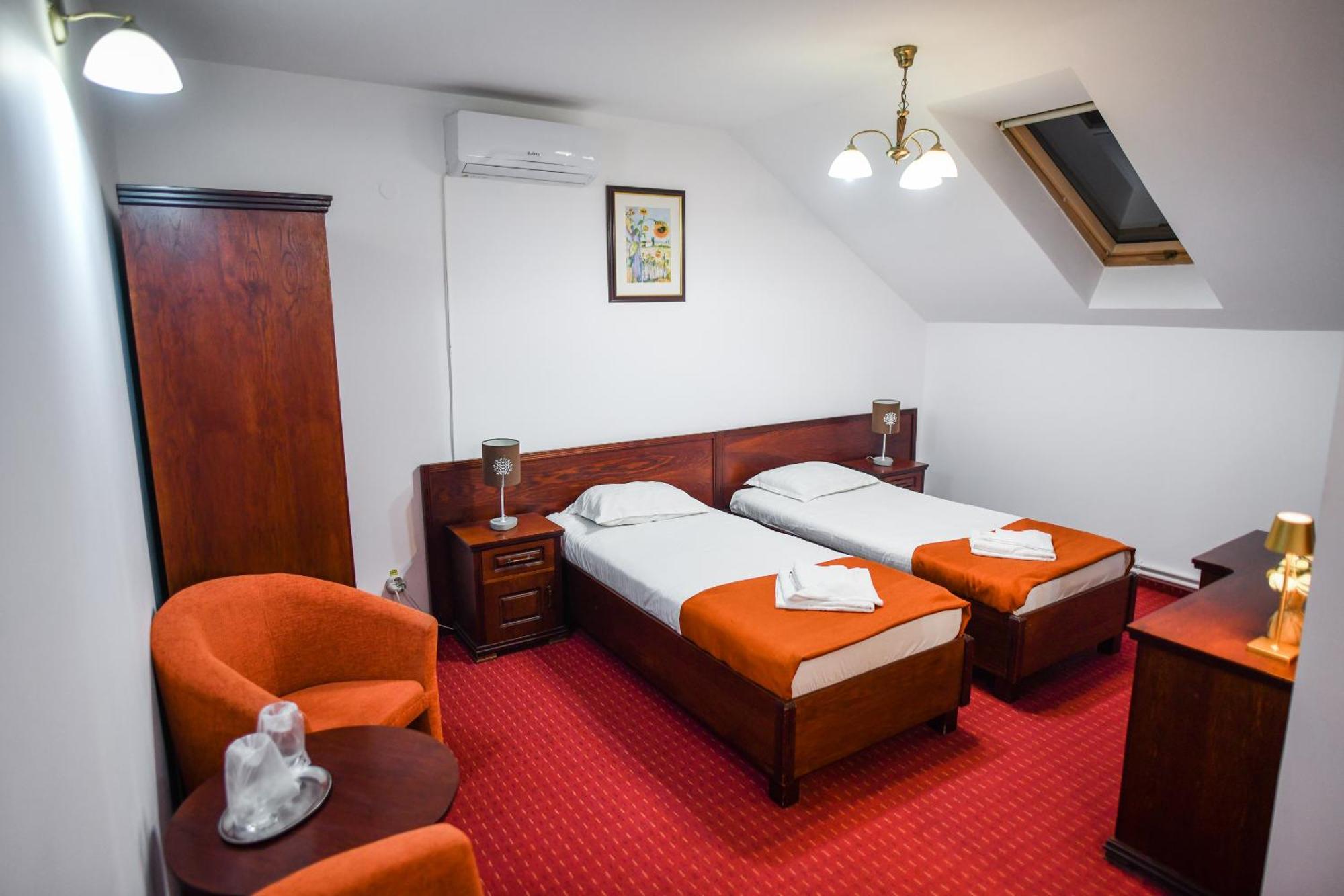 Hotel Elyon Dej Eksteriør bilde